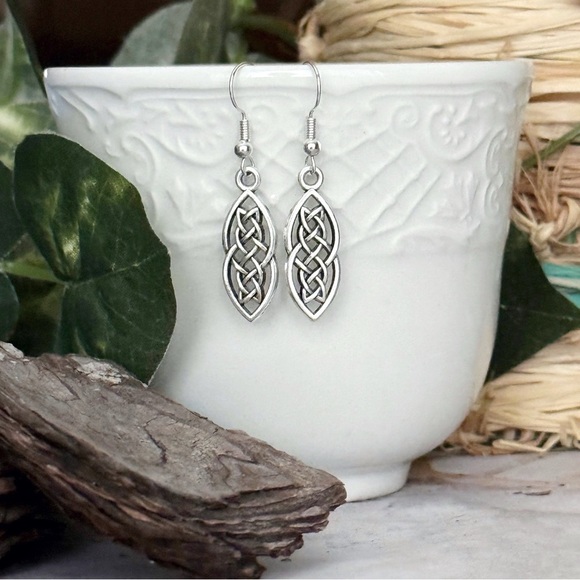 5 For $25💫Silver Filigree Dangles Earrings - Picture 4 of 6